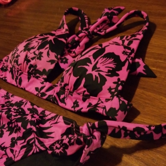 Bikini - Picture 2 of 4